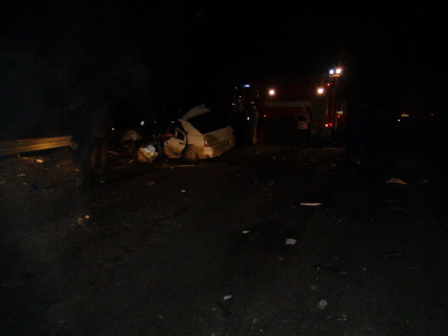 Под Малыми Брусянами камикадзе на ВАЗе вылетел в лоб встречному КамАЗу. ФОТО - Фото 5