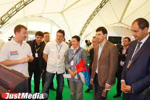 «Утро» будет продолжаться. Денис Паслер и Игорь Щеголев остались довольны креативность уральской молодежи - Фото 2