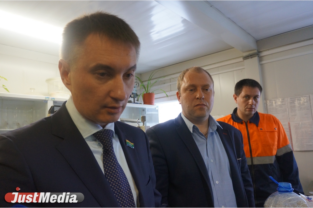 «Грязь на дорогах Екатеринбурга от машин, а не от реагентов». Противогололедную смесь изучили в лаборатории - Фото 5