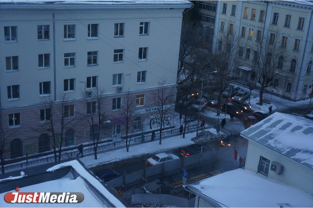 Жители домов на Первомайской остались без отопления из-за аварии на тепломагистрали. ФОТО - Фото 3