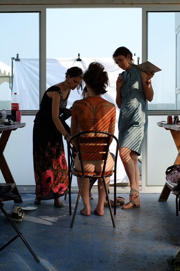 Девушки и лошади стали моделями для одной из самых необычных фотосессий - Фото 2