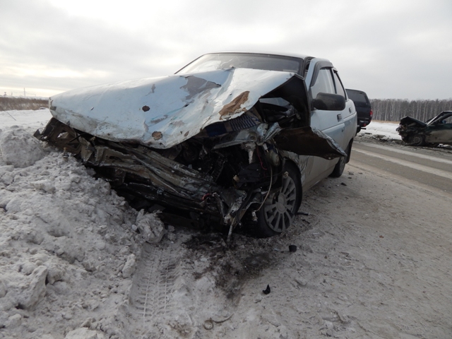 Под Екатеринбургом водитель «десятки», избегая столкновения с одной машиной, врезался в другую - Фото 3