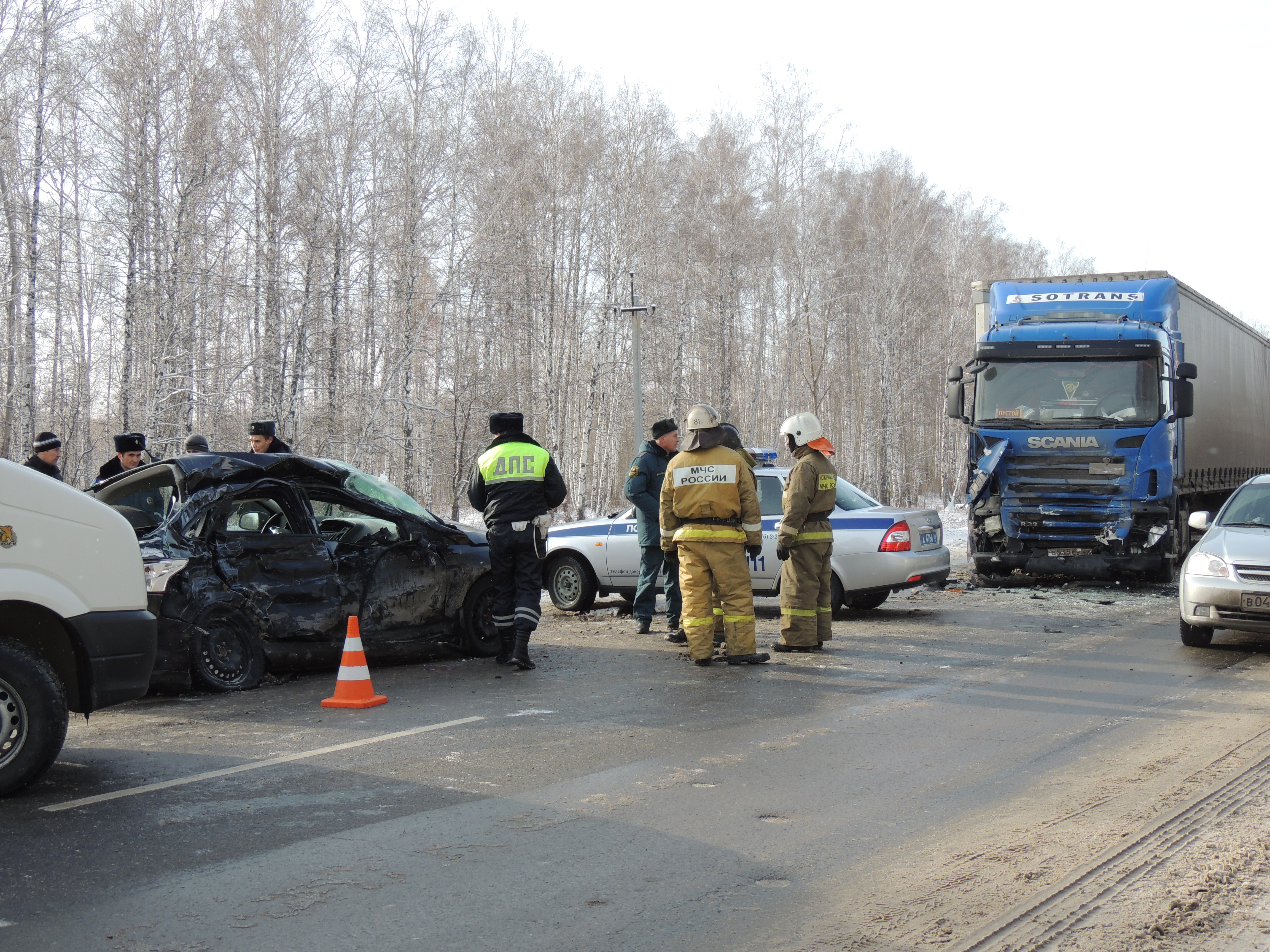 На Тюменском тракте в страшной аварии с тягачом погибла пожилая пара и их внучка  - Фото 2