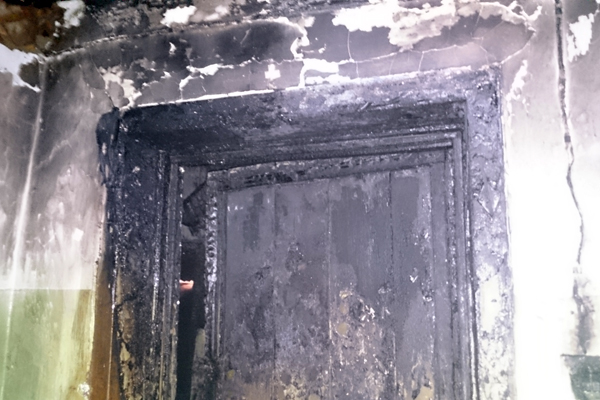 Трое детей и женщина получили травмы при пожаре в частном доме в Краснотурьинске - Фото 2