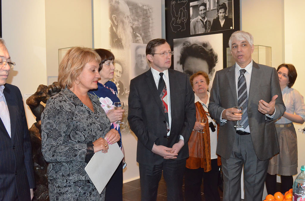 «Приедет жена, она более молода». Эрнст Неизвестный отказался от визита в Екатеринбург - Фото 2