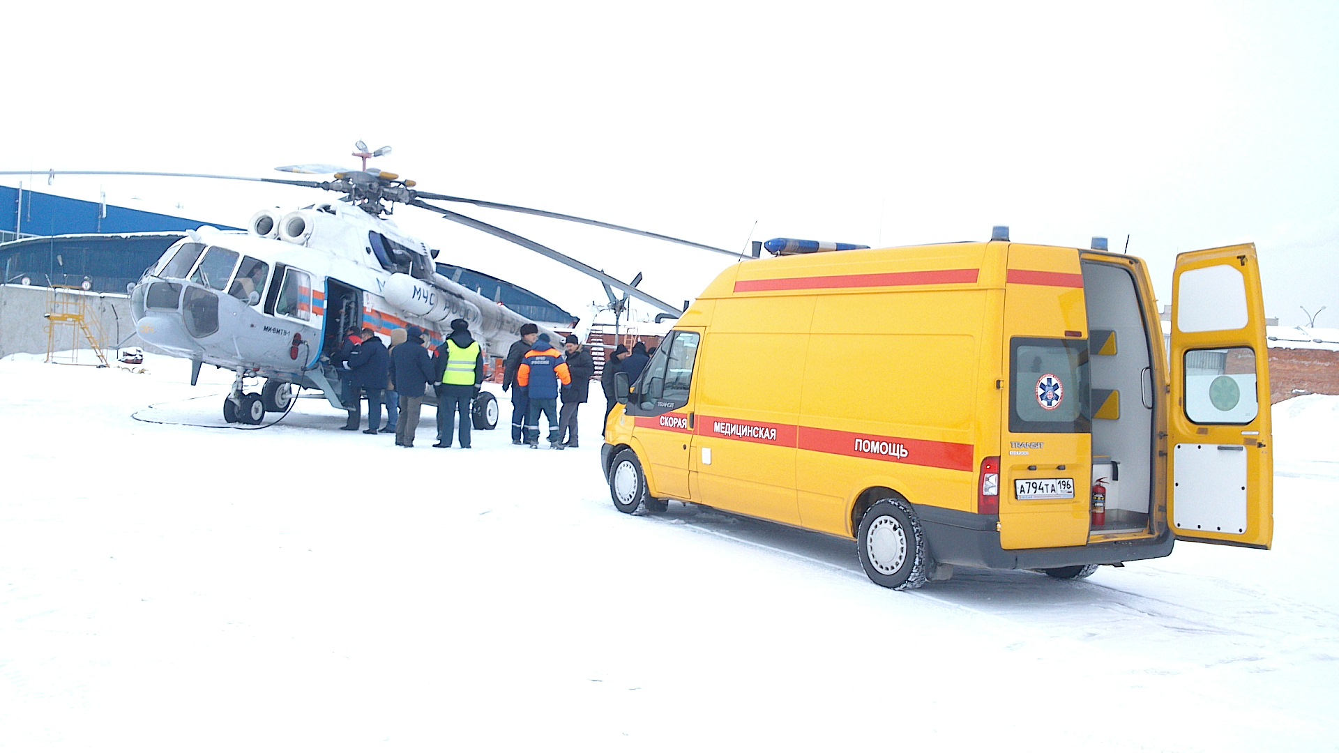 Свердловские спасатели отправили к перевалу Дятлова вертолет для эвакуации туриста - Фото 3