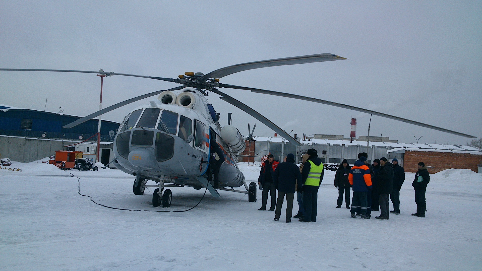 Свердловские спасатели отправили к перевалу Дятлова вертолет для эвакуации туриста - Фото 4