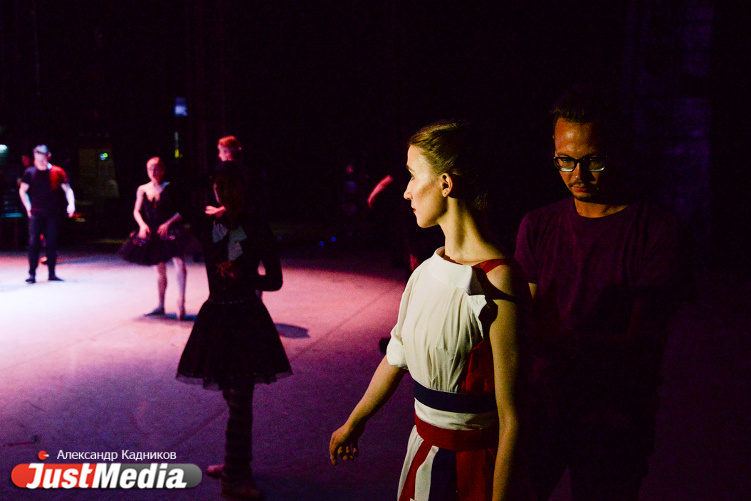 Пачки заменили рубашками, а шаровары – рваными джинсами. Смотрим вместе с JustMedia.ru, каким будет Fashion gala в Урал Балете. ФОТОРЕПОРТАЖ - Фото 7