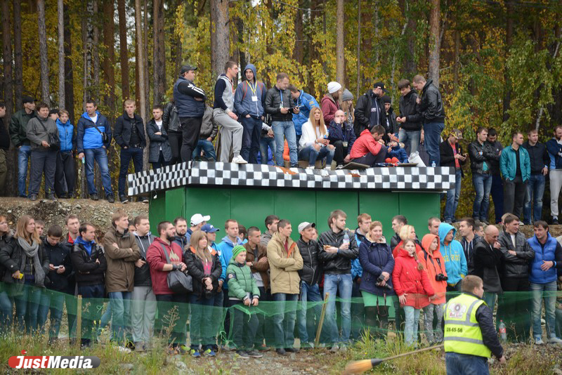 Много искр и дыма из-под колес! Екатеринбуржец стал королем дрифта  - Фото 3