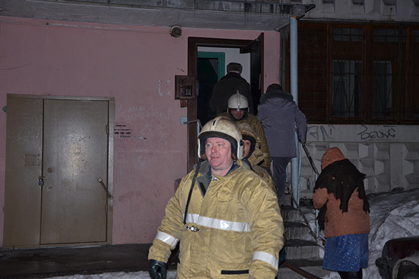 При пожаре в жилом доме в Екатеринбурге пострадали 5 человек - Фото 5