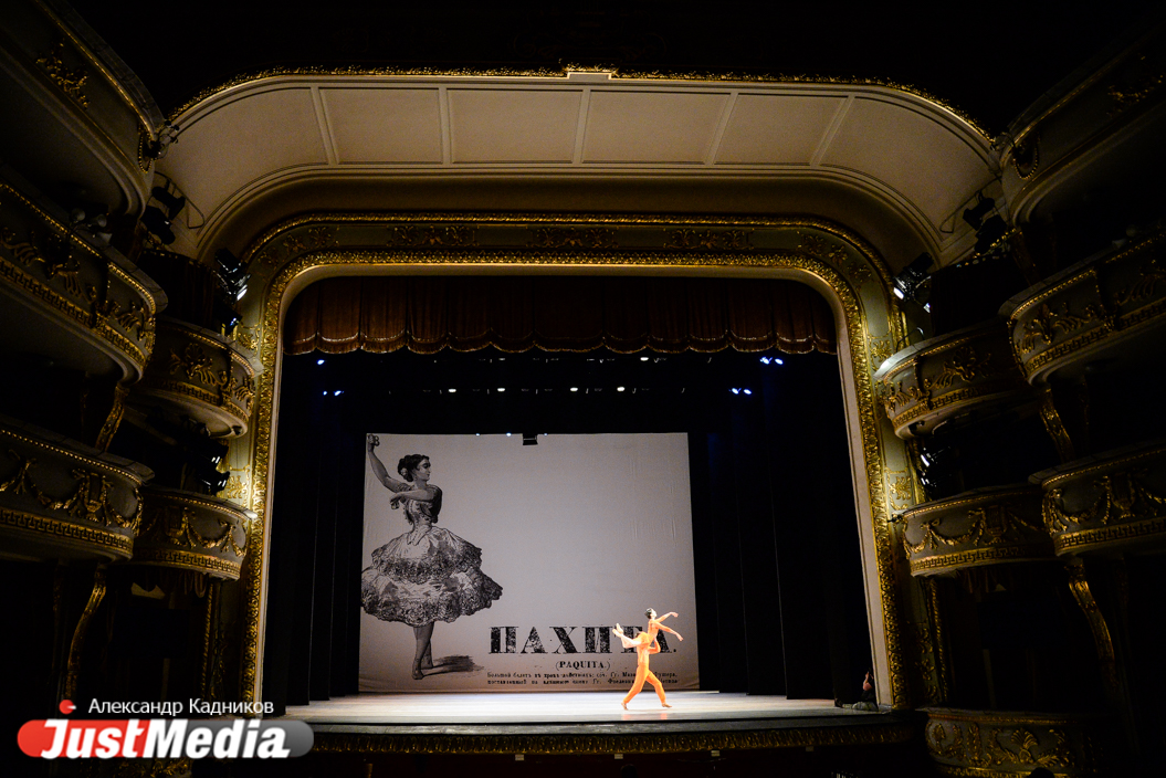 Пачки заменили рубашками, а шаровары – рваными джинсами. Смотрим вместе с JustMedia.ru, каким будет Fashion gala в Урал Балете. ФОТОРЕПОРТАЖ - Фото 14