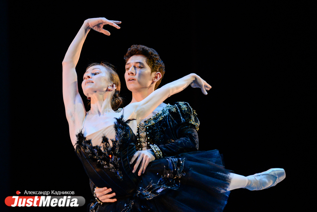 Пачки заменили рубашками, а шаровары – рваными джинсами. Смотрим вместе с JustMedia.ru, каким будет Fashion gala в Урал Балете. ФОТОРЕПОРТАЖ - Фото 4