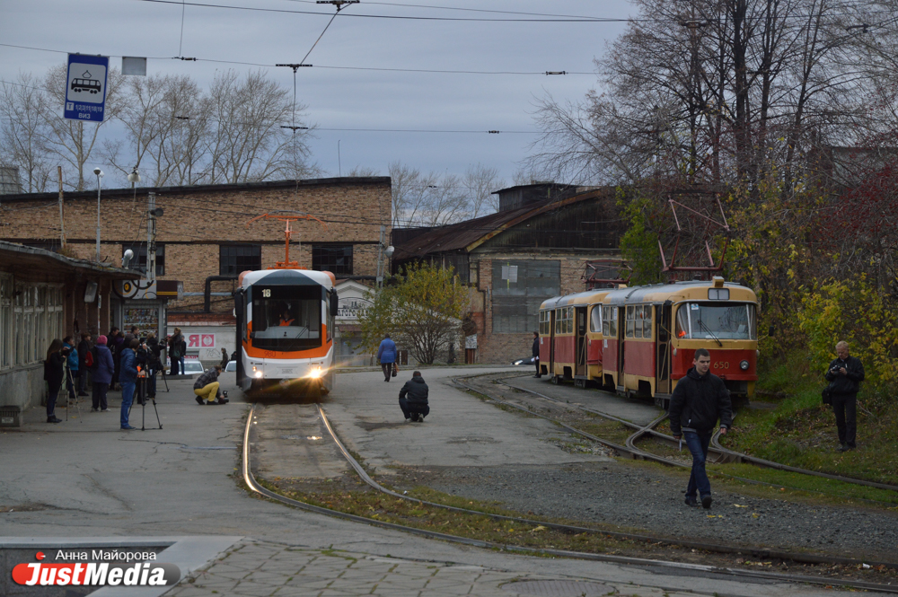 Новые трамваи в тестовом режиме вышли на маршрут (ФОТО) - Фото 4