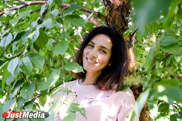 Мисс Екатеринбург – 2011 Татьяна Неверова-Никонова: «Очень хорошо про уральское лето написал поэт Анатолий Торопов». Во вторник в Екатеринбурге +25, возможен дождь. ФОТО, ВИДЕО - Фото 4