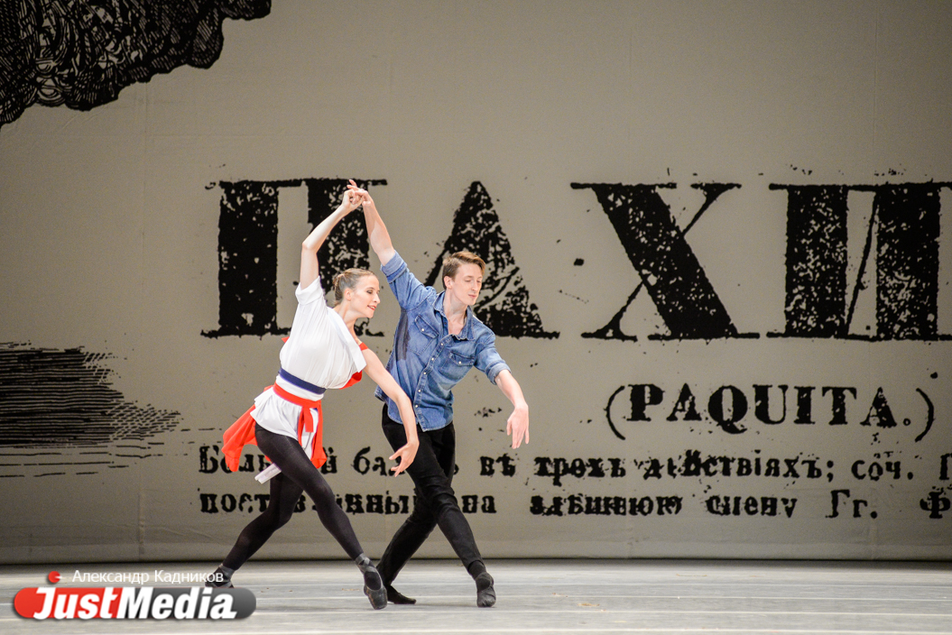 Пачки заменили рубашками, а шаровары – рваными джинсами. Смотрим вместе с JustMedia.ru, каким будет Fashion gala в Урал Балете. ФОТОРЕПОРТАЖ - Фото 9