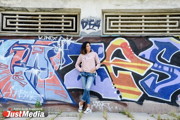 Мисс Екатеринбург – 2011 Татьяна Неверова-Никонова: «Очень хорошо про уральское лето написал поэт Анатолий Торопов». Во вторник в Екатеринбурге +25, возможен дождь. ФОТО, ВИДЕО - Фото 5