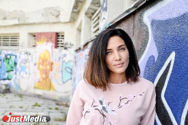 Мисс Екатеринбург – 2011 Татьяна Неверова-Никонова: «Очень хорошо про уральское лето написал поэт Анатолий Торопов». Во вторник в Екатеринбурге +25, возможен дождь. ФОТО, ВИДЕО - Фото 6