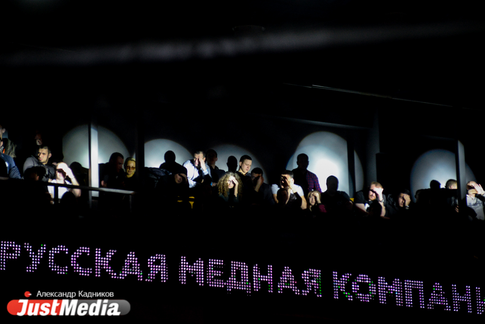 «Убей его!», «Задуши его!». В Екатеринбурге бойцы устроили кровавые поединки. ФОТО - Фото 12