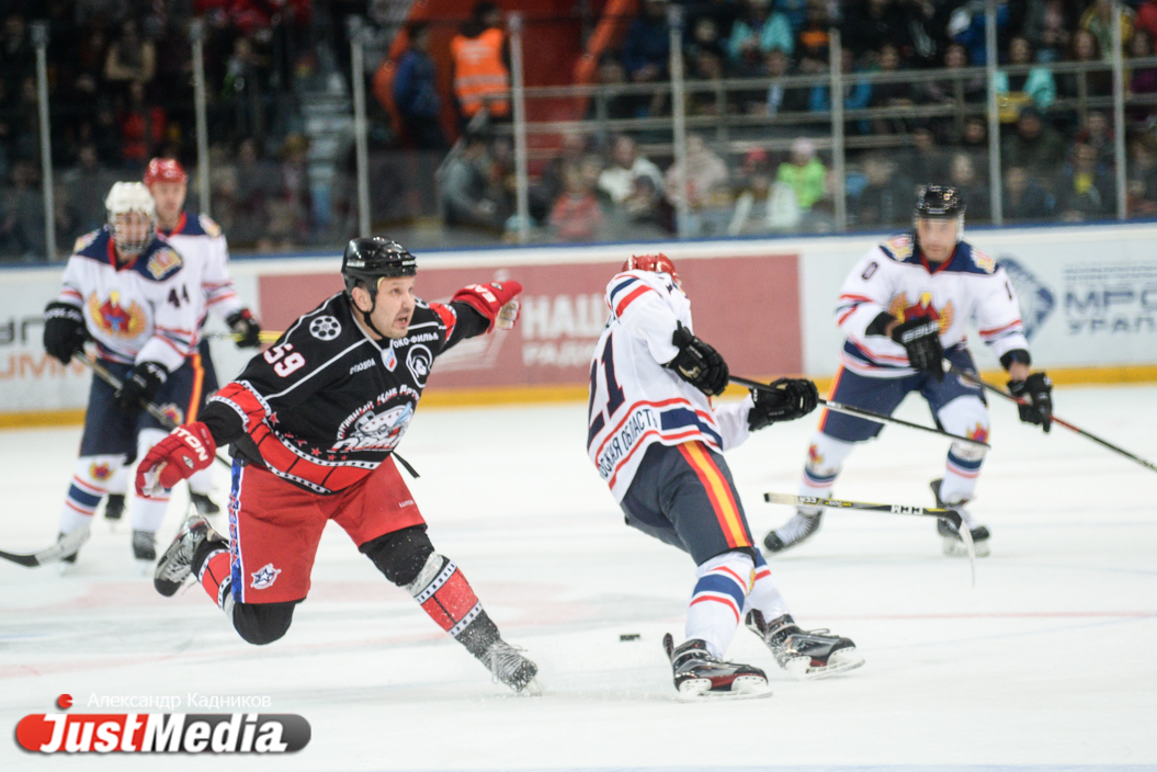 Олимпийские чемпионы, московские актеры, «Уральские пельмени» и свердловские чиновники схлестнулись в «Матче всех звезд» - Фото 5