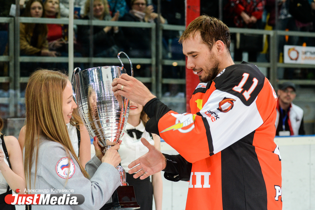 Олимпийские чемпионы, московские актеры, «Уральские пельмени» и свердловские чиновники схлестнулись в «Матче всех звезд» - Фото 10