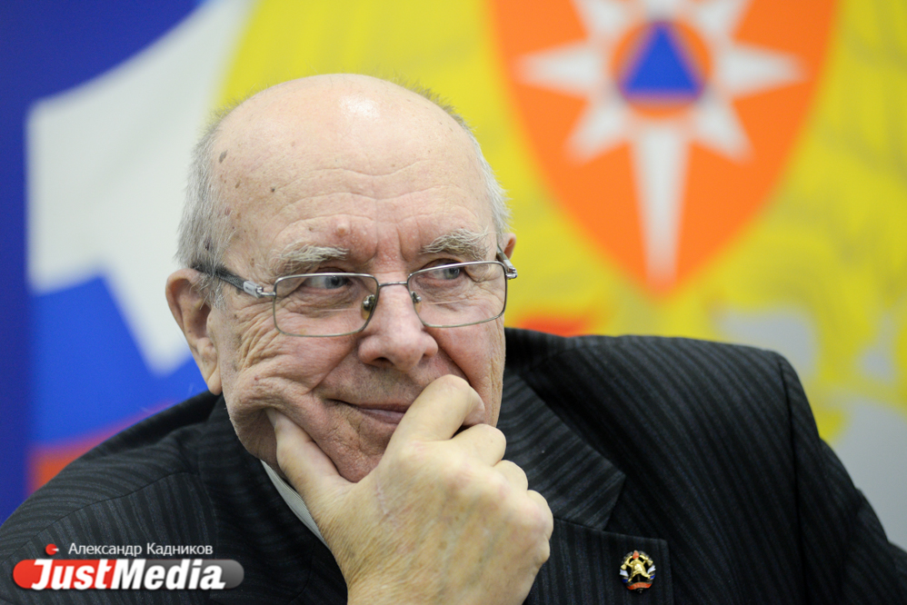 «Люди прыгали из окон: кто на провода попадал, кто куда. Средств эвакуации тогда не было». Вспоминаем истории крупных свердловских пожаров. СПЕЦПРОЕКТ  - Фото 3