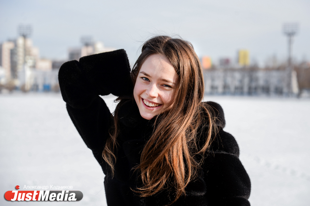Актриса Анна Минцева: «Жду не дождусь, когда можно будет вдыхать аромат новой зелени и цветов». В Екатеринбурге +10 и сильный ветер. ФОТО, ВИДЕО - Фото 3