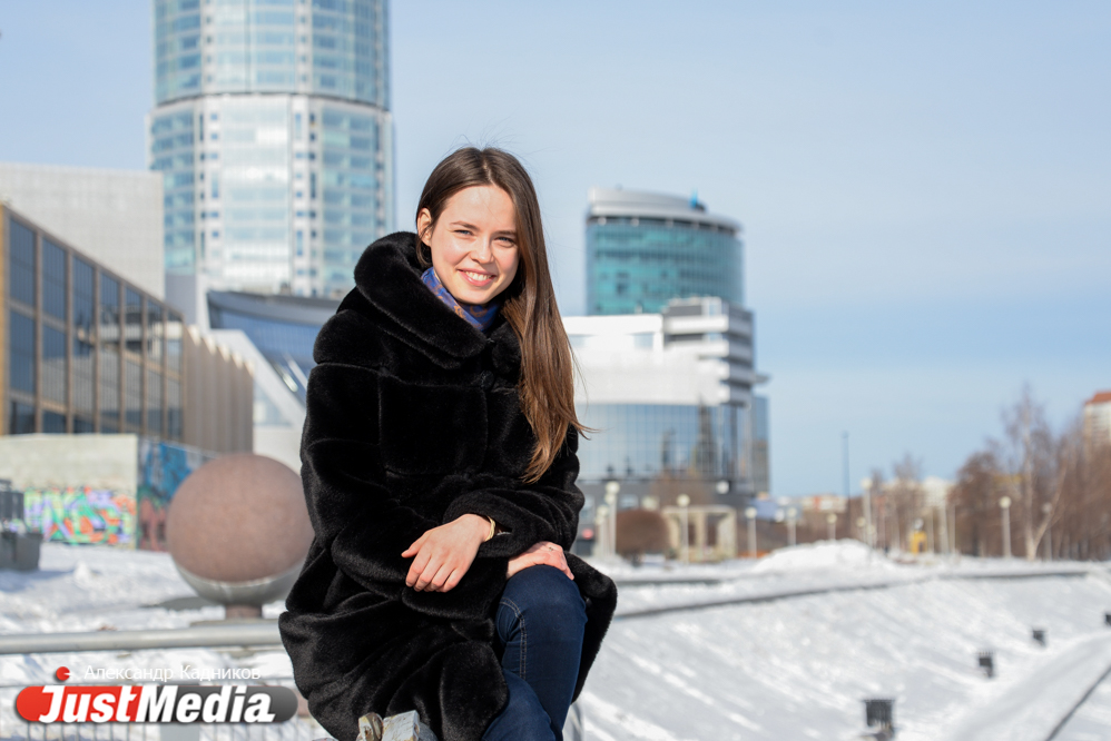 Актриса Анна Минцева: «Жду не дождусь, когда можно будет вдыхать аромат новой зелени и цветов». В Екатеринбурге +10 и сильный ветер. ФОТО, ВИДЕО - Фото 8