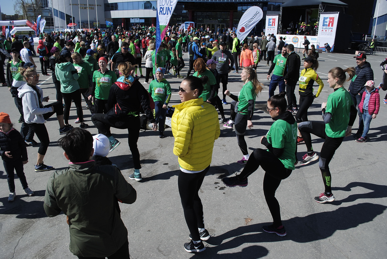 «Пушкин бежал наравне со всеми». В Екатеринбурге прошел забег «Майская гроза-2016» - Фото 2