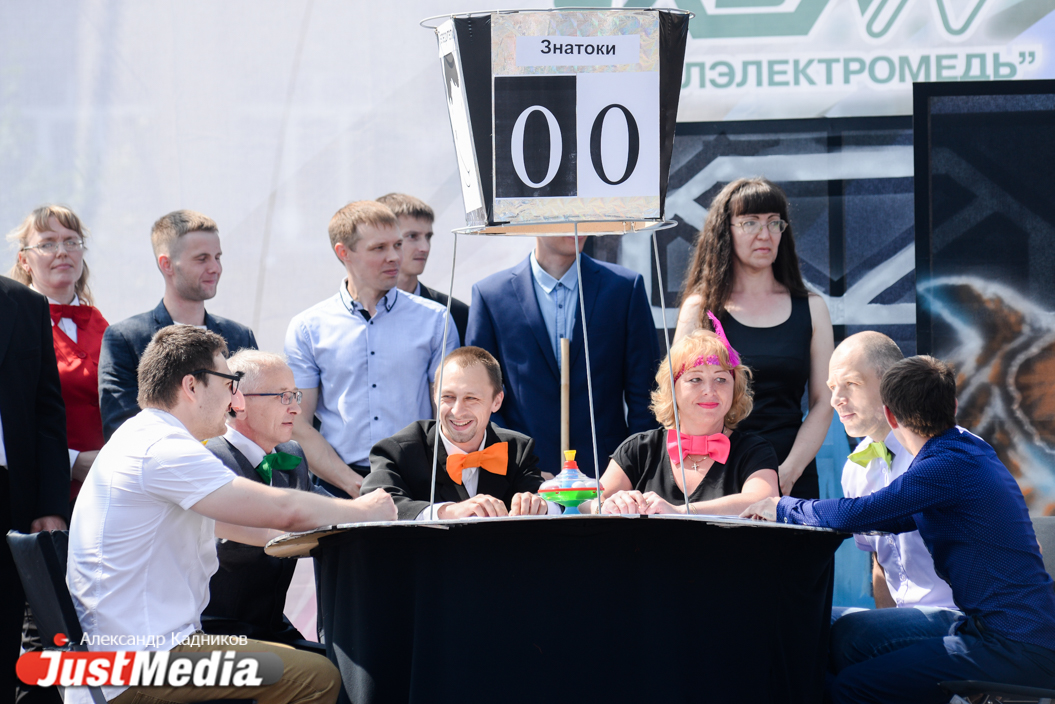 От красочного карнавала через гигантское сердце к оленеводам. Верхняя Пышма с размахом отметила День металлурга. ФОТОРЕПОРТАЖ - Фото 18