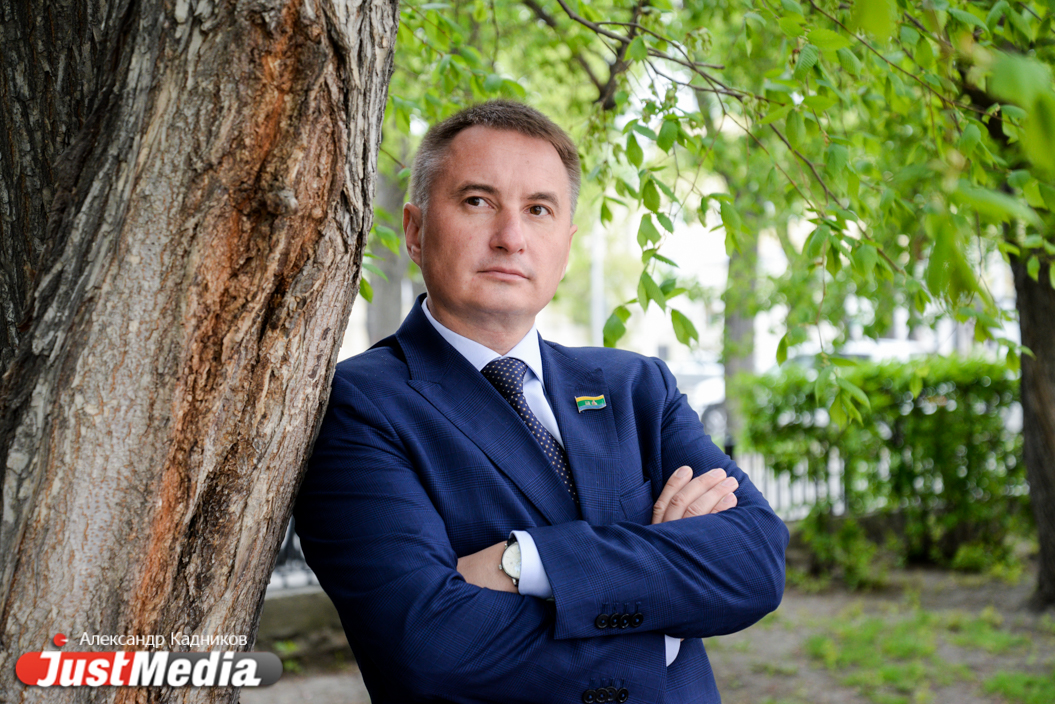 Александр Смолин, депутат ЕГД: «Екатеринбург прекрасен в любую погоду». В городе +12 и дождь. ФОТО, ВИДЕО - Фото 2