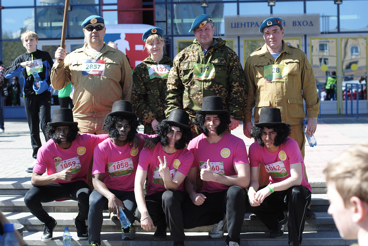 «Пушкин бежал наравне со всеми». В Екатеринбурге прошел забег «Майская гроза-2016» - Фото 4