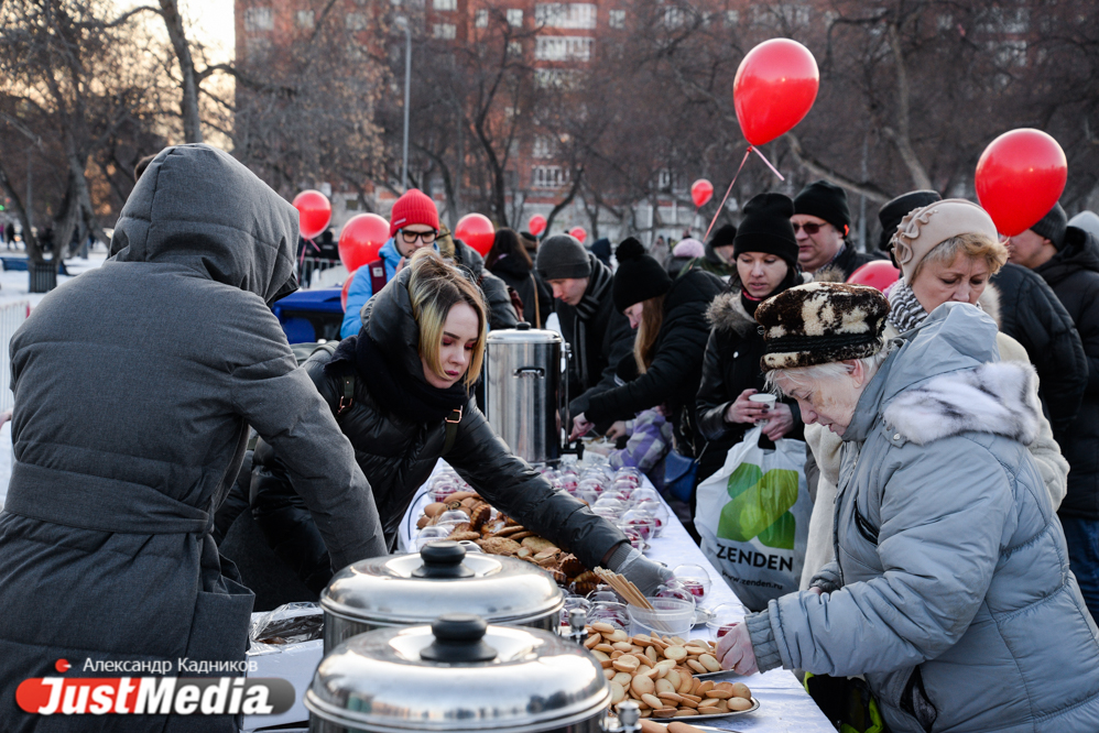 Екатеринбуржцы собрались на митинг за прямые выборы мэра перед решающим заседанием заксобрания. ФОТО - Фото 2