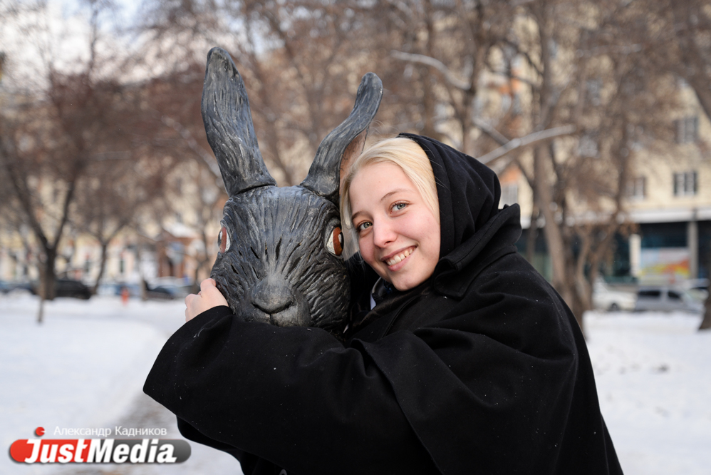 Актриса Оксана Боднар: «Все ждут весну, а мне и зимой хорошо. Чисто, беленький снежок и почти не холодно». В Екатеринбурге -6. ФОТО, ВИДЕО - Фото 8