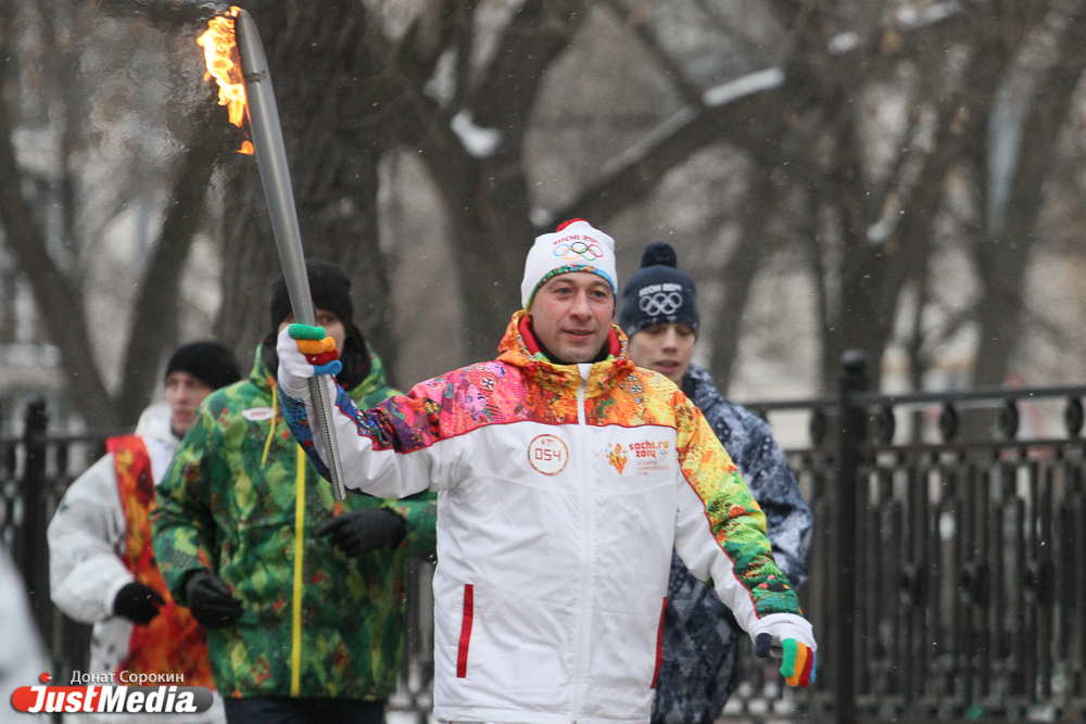 Зажгли, так зажгли! Эстафета олимпийского огня в Свердловской области — как это было - Фото 4