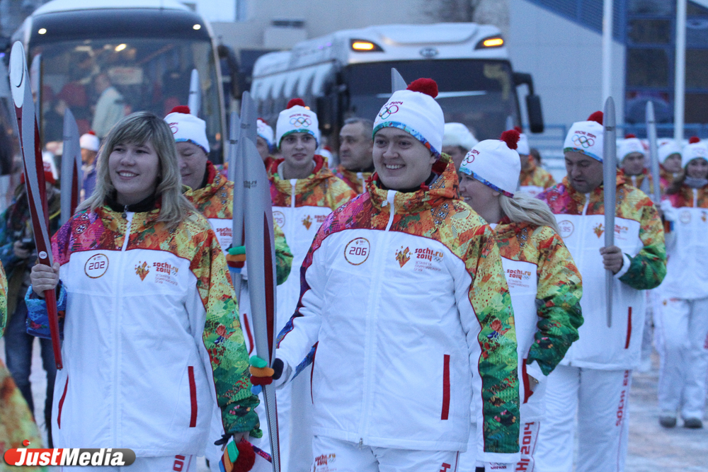 Зажгли, так зажгли! Эстафета олимпийского огня в Свердловской области — как это было - Фото 5