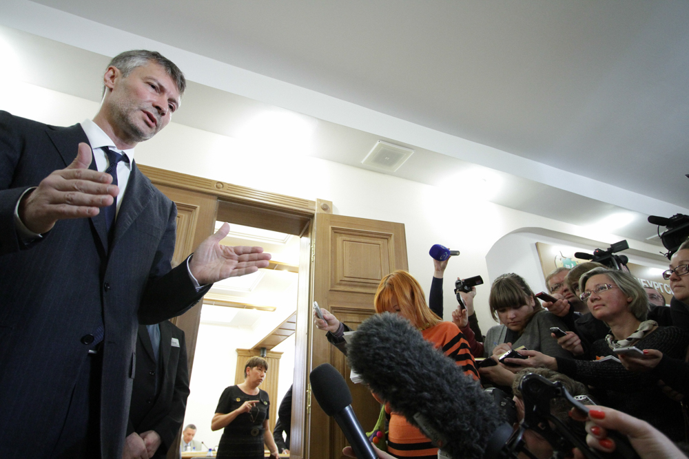 Вынесли сор из «серой избы». Ройзмана поддерживают в Москве и показывают в Британии - Фото 4