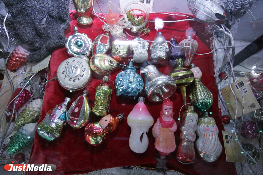 В Екатеринбурге открылась выставка  старинных новогодних игрушек - Фото 2