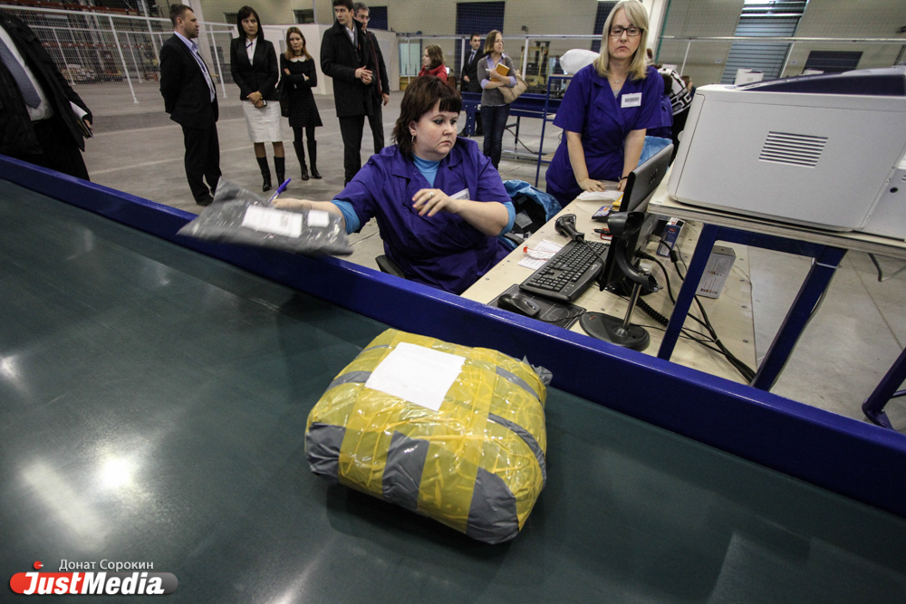 Почта России обещает доставлять почту зарубежную уральцам быстрее: в Кольцово открылось место международного почтового обмена - Фото 3