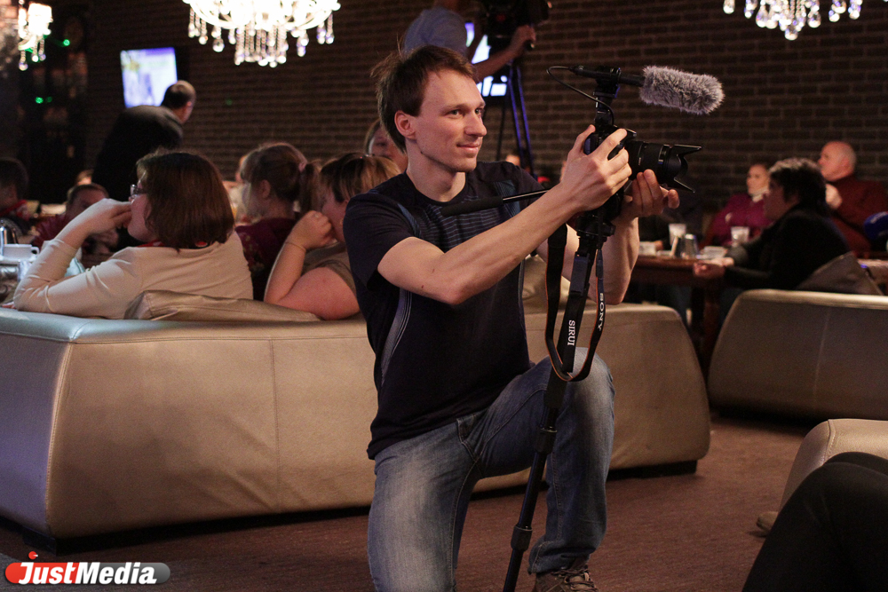 «Казалось, что я движением камеры помогаю спортсменам забивать мячи», — Иван Веденин о том, что остается за кадром на Олимпиадах и хоккейных матчах - Фото 3