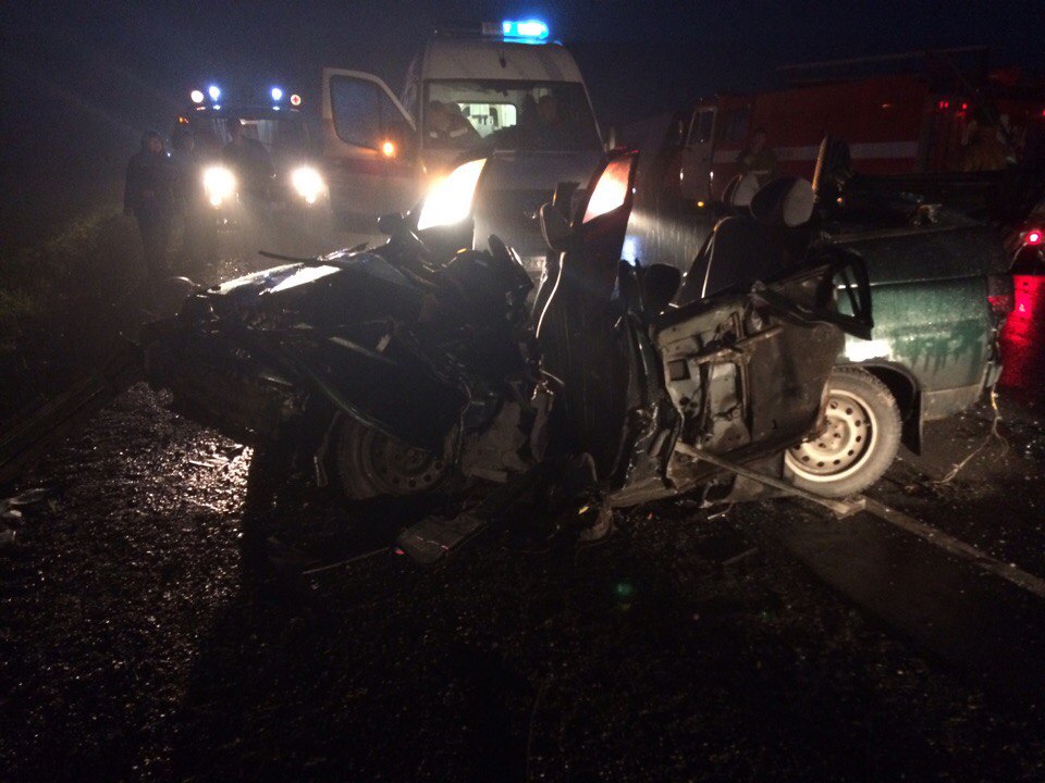 На Тюменском тракте грузовик раздавил легковушку с 26-летней девушкой. ФОТО - Фото 2