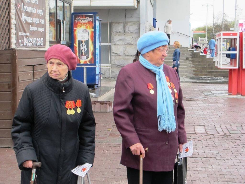 Ветераны отправили Якову Силину урну с агитационными открытками - Фото 2