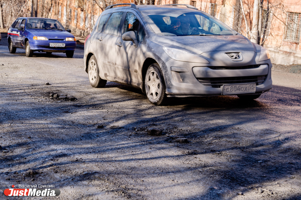 «Екатеринбург из года в год обделяется». Ройзман пожаловался на свердловский минтранс в Генпрокуратуру и Росавтодор - Фото 12