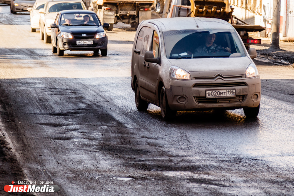 «Екатеринбург из года в год обделяется». Ройзман пожаловался на свердловский минтранс в Генпрокуратуру и Росавтодор - Фото 11