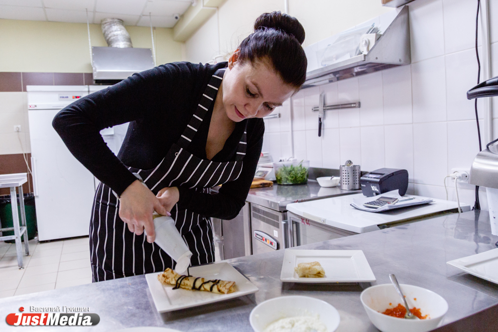 К VIPам на блины. Бизнес-леди Людмила Варакина: «Сковорода — это оружие женщины». СПЕЦПРОЕКТ - Фото 11