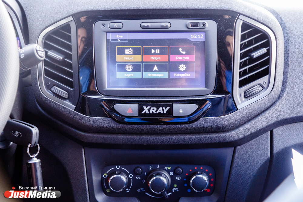 Цепной двигатель Nissan, неубиваемая подвеска и стильный дизайн: JustMedia.ru протестировал новую LADA XRAY. ТЕСТ-ДРАЙВ - Фото 8