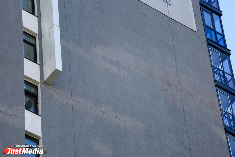 ЖК «Дипломат» покрылся серыми полосками - Фото 6