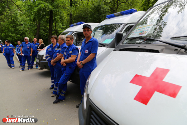 «Это маленькая больница на колесах». Скорой помощи Екатеринбурга подарили десять новых машин - Фото 7