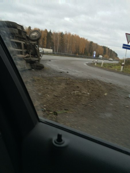 На Серовском тракте пассажирская «Газель» загнала Daewoo в кювет, а сама легла на бок - Фото 4