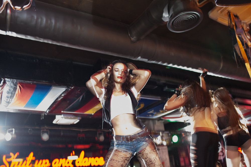 Конкурсантки «Мисс Екабу» на денек стали страстными «койотками» - Фото 3