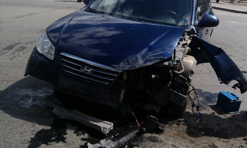 У ТЦ на Амундсена иномарка вылетела на тротуар. Пострадали шесть человек - Фото 2